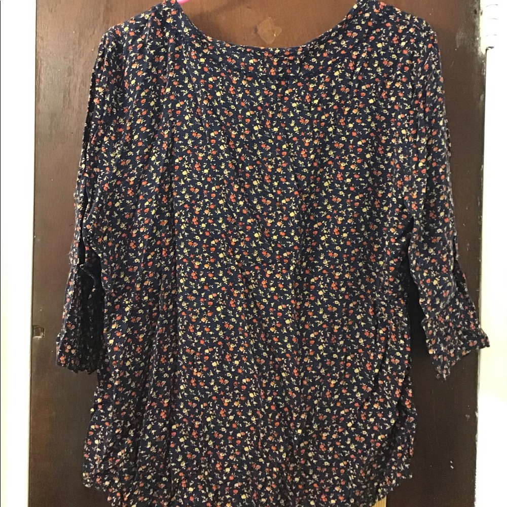 LAST CALL! Faded Flory Floral Blouse 👚 - Picture 3 of 3
